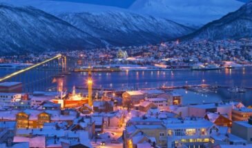 Tromso_by_night_winter_-_Photo_simone55445Foap_-_Visitnorway.com